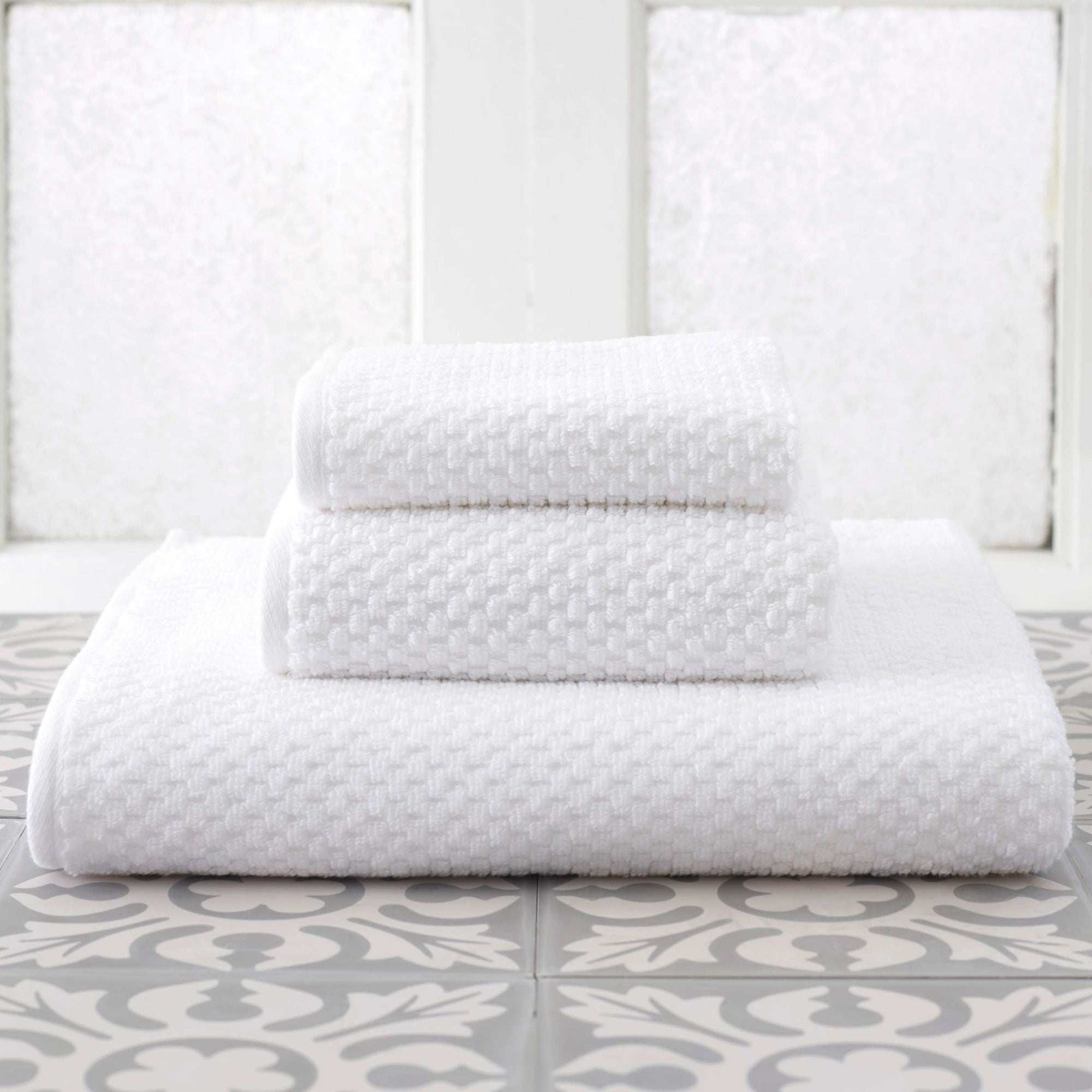 Choosing the Perfect Bath Rugs and Towels for Your Farmhouse Bathroom - A Cottage in the City